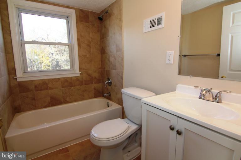 7036 Windsor Mill Road Baltimore, MD 21207 - Photo 15 of 19 Bath