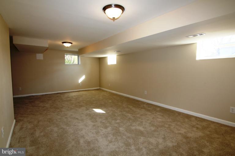 7036 Windsor Mill Road Baltimore, MD 21207 - Photo 5 of 19 Family Room