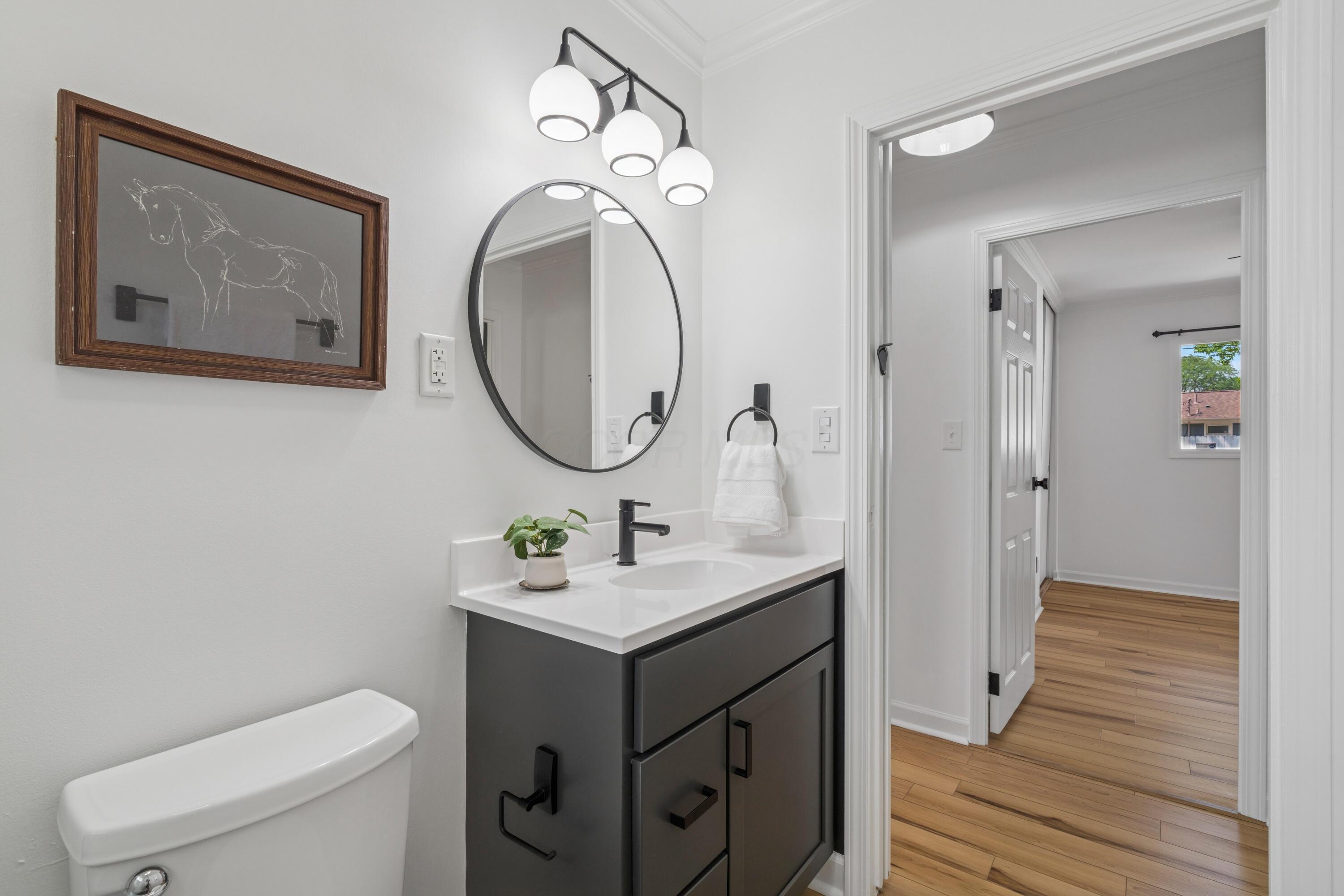 2554 Nottingham Road Columbus, OH 43221 - Photo 29 of 61 Full Bathroom