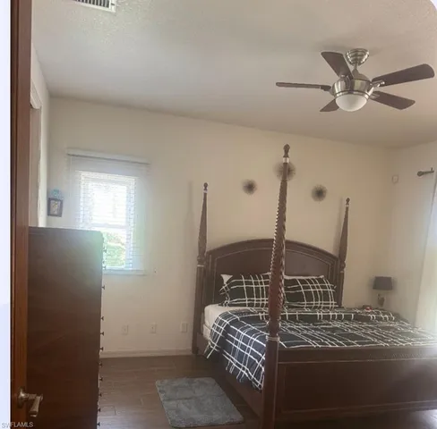 a view of a livingroom with furniture