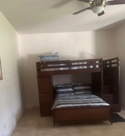 a view of livingroom with furniture
