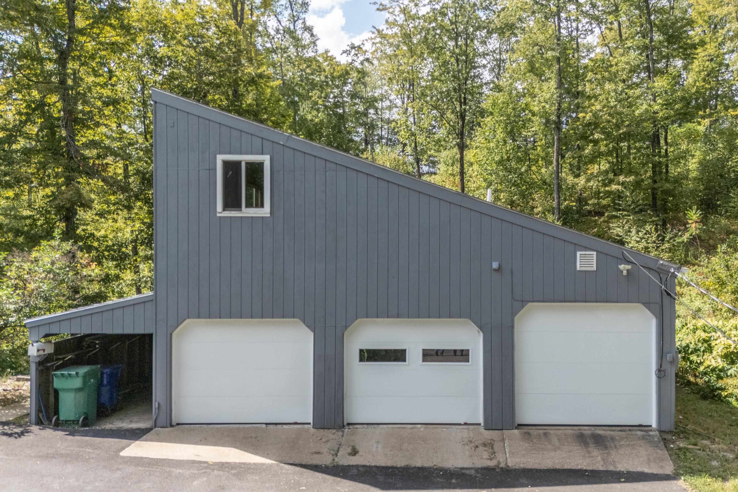 94 Brown Hill Road Bow, NH 03304 - Photo 4 of 46