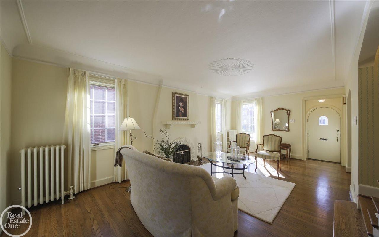 1712 Broadstone Road Grosse Pointe, MI 48236 - Photo 3 of 34 Formal Living Room