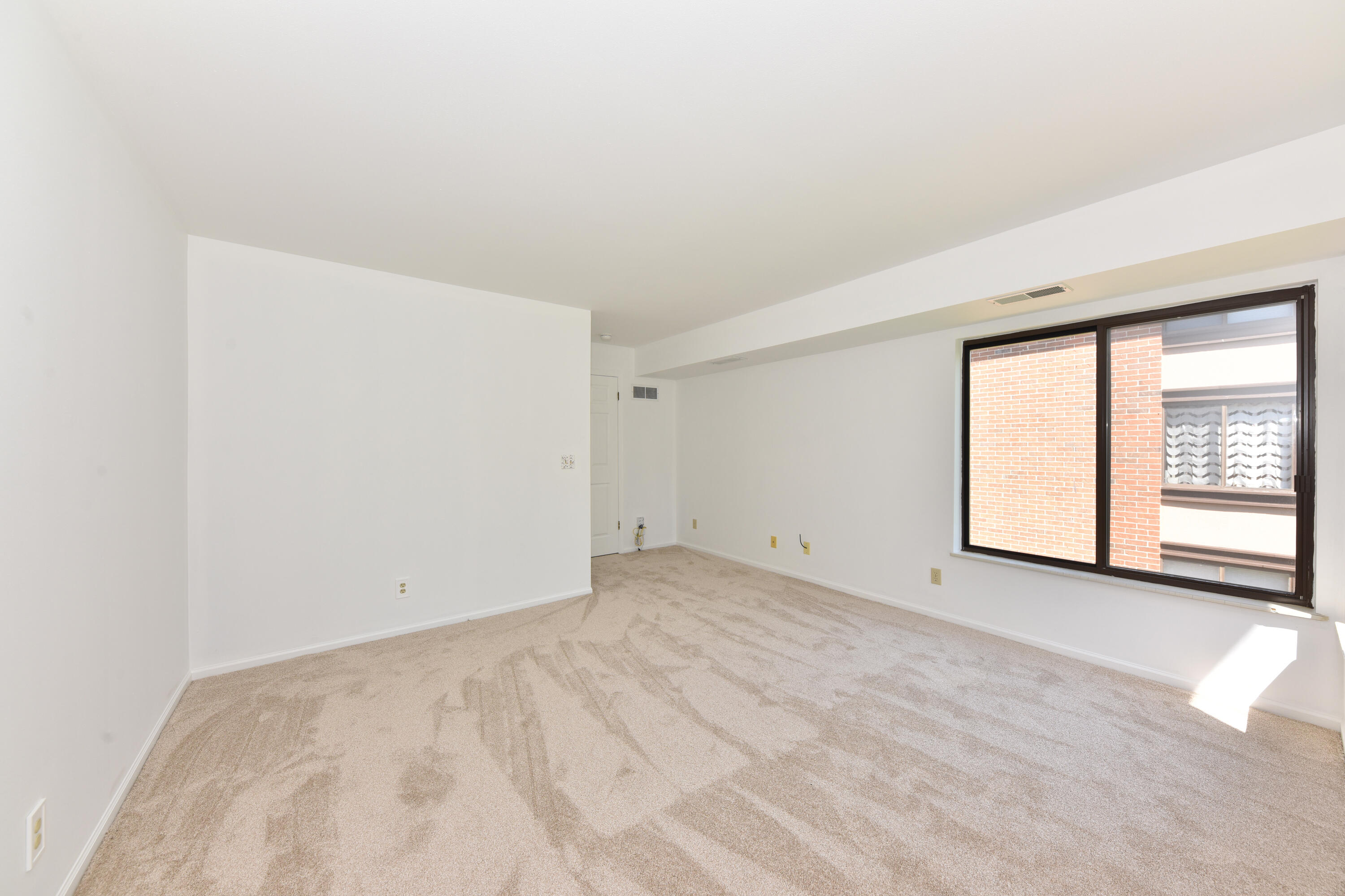 1600 West Green Tree Road, Unit 225 Glendale, WI 53209 - Photo 11 of 29 DSC_7859