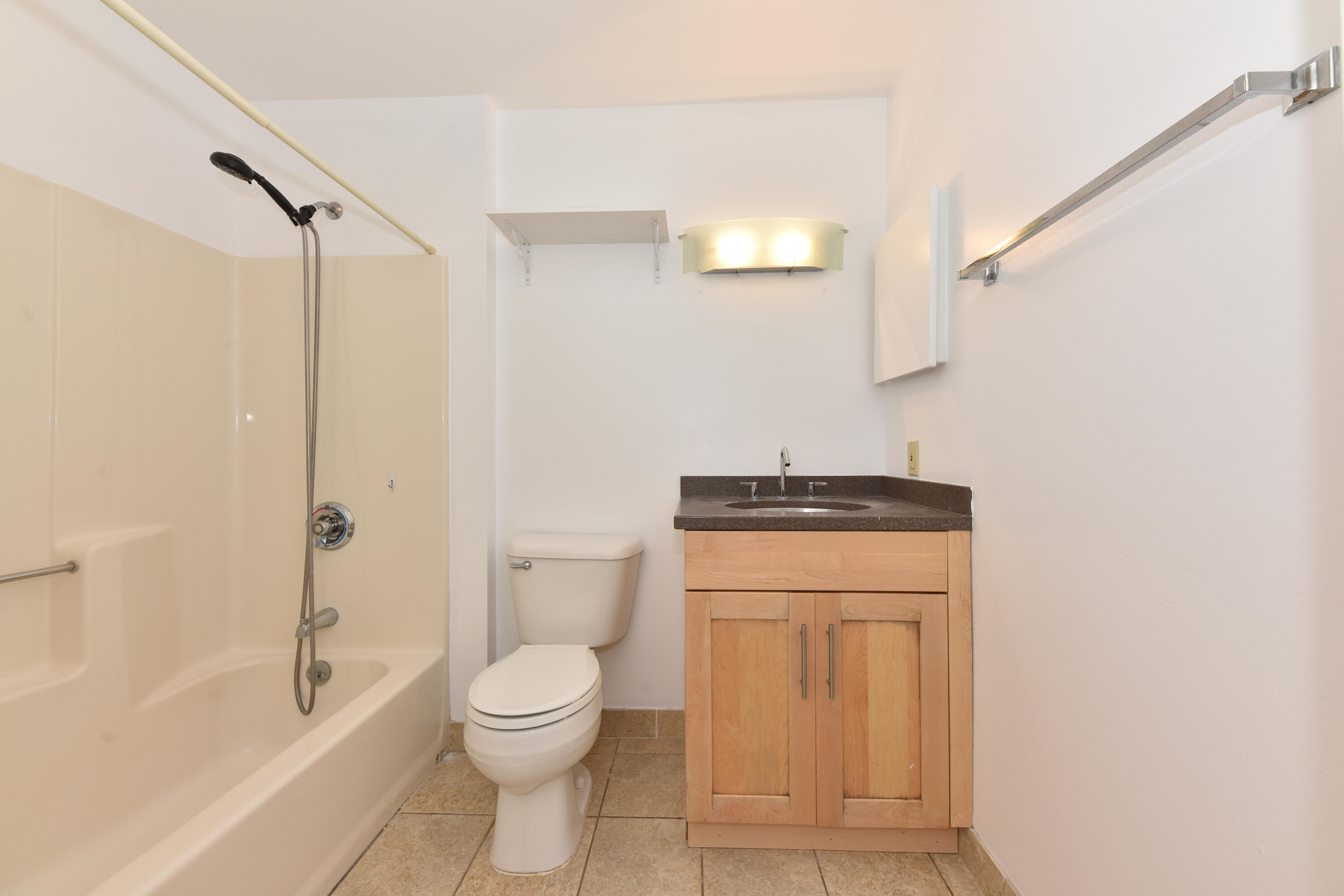 1600 West Green Tree Road, Unit 225 Glendale, WI 53209 - Photo 12 of 29 DSC_7860