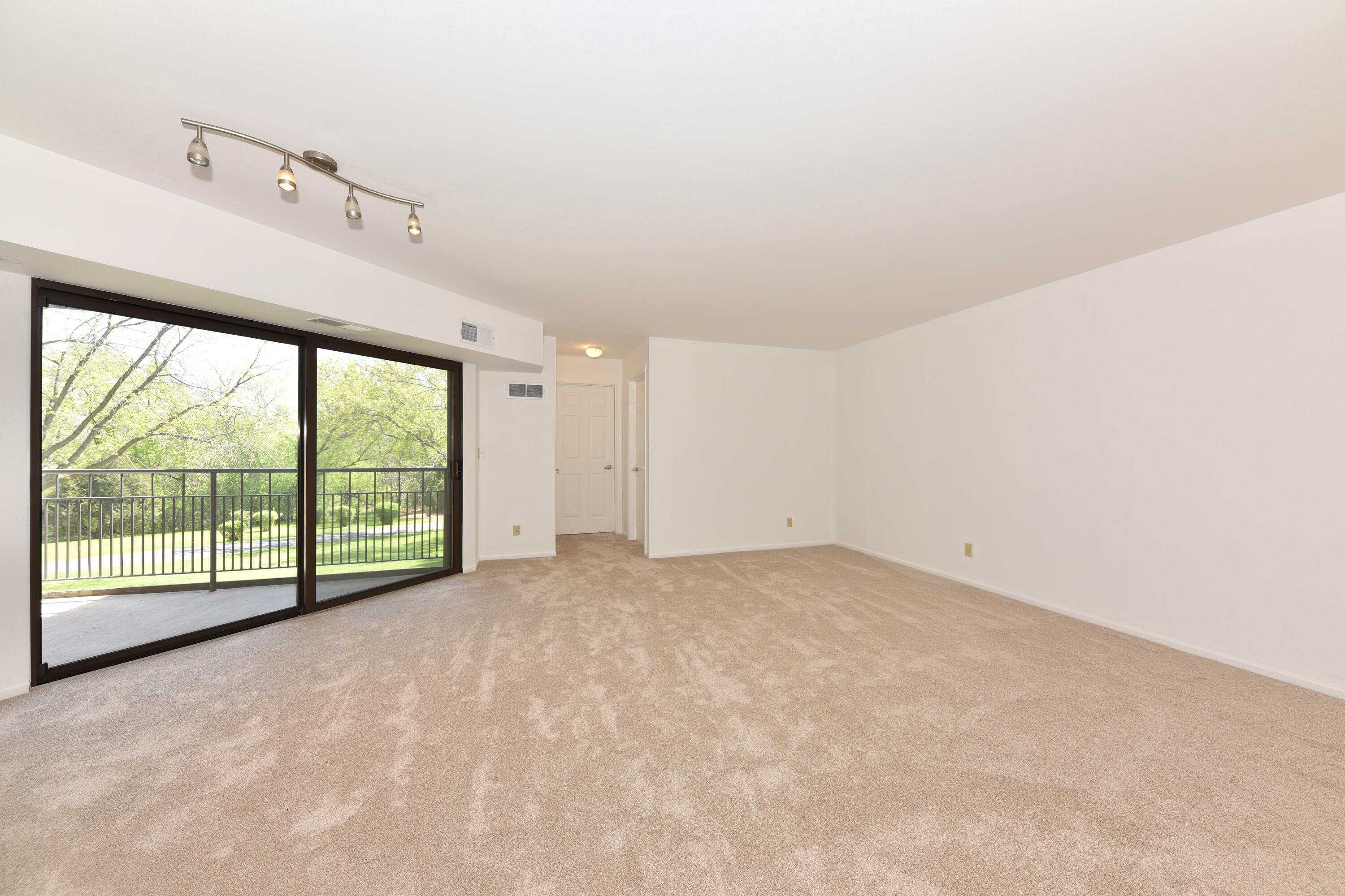 1600 West Green Tree Road, Unit 225 Glendale, WI 53209 - Photo 7 of 29 DSC_7855