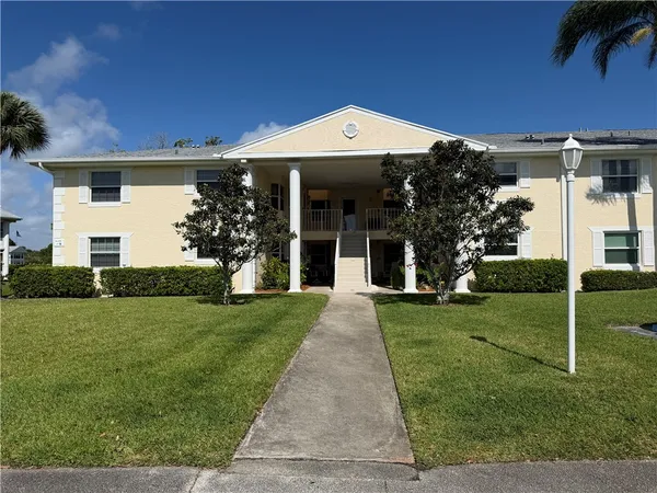 $130,000 | 422 Grove Isle Circle, Unit 422, Vero Beach, FL 32962