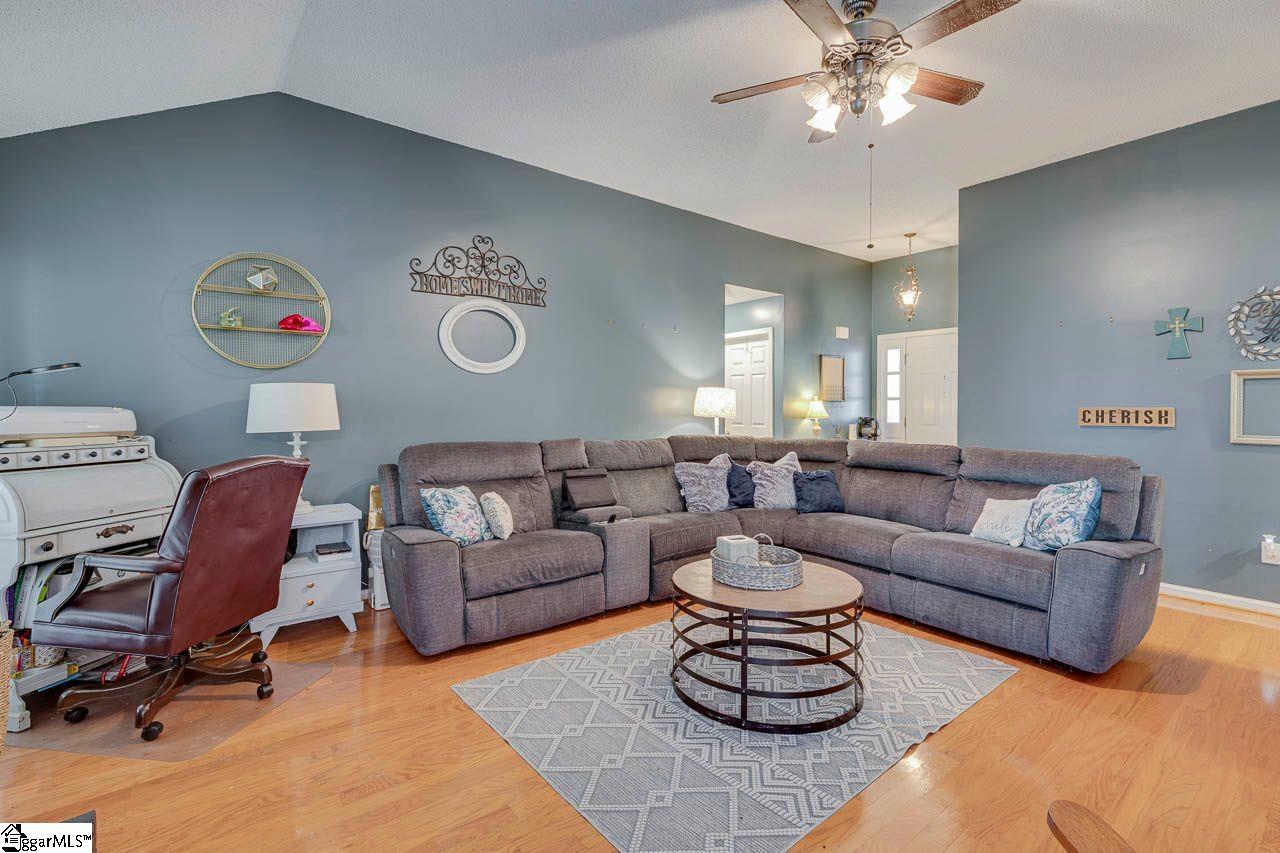 4 Natchez Drive Mauldin, SC 29662 - Photo 3 of 29