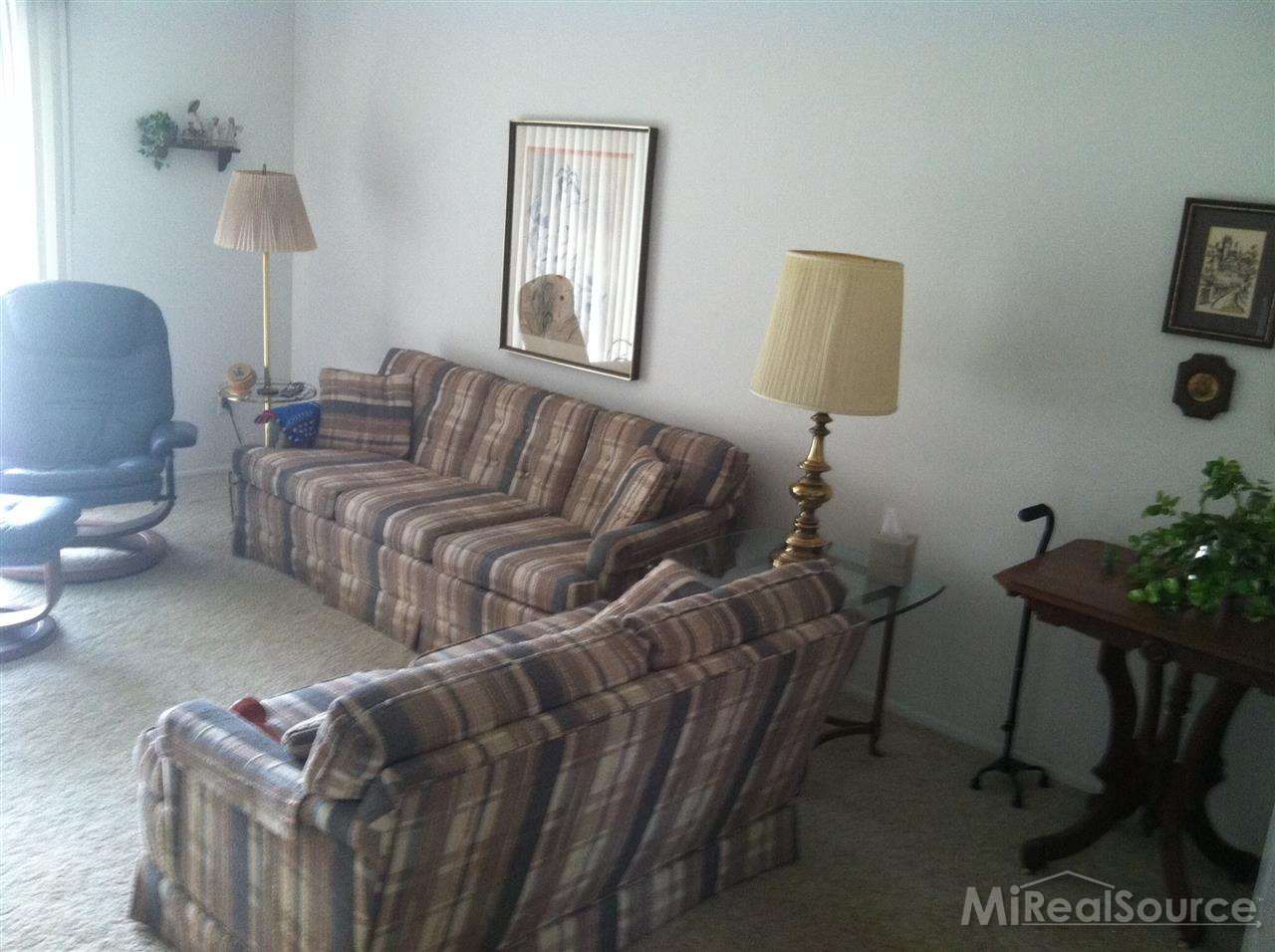 4326 15 Mile Road Sterling Heights, MI 48310 - Photo 6 of 6 31189034-5.JPG