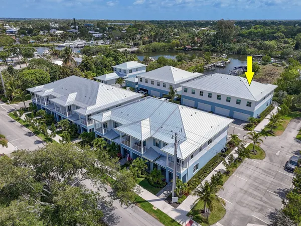 $884,900 | 4707 Southeast Manatee Terrace, Stuart, FL 34997