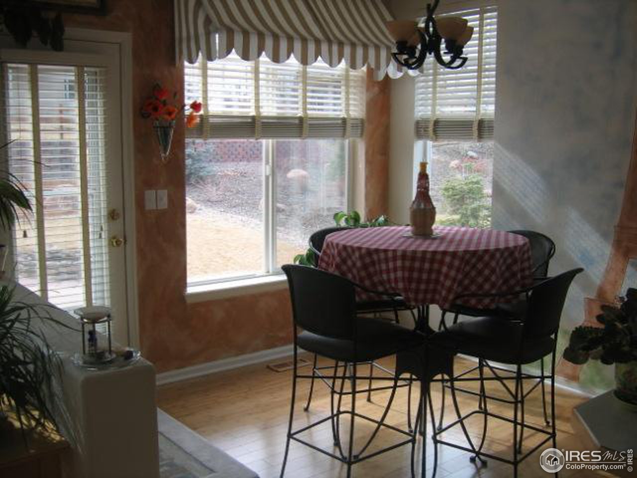 809 Rabbit Run Drive Golden, CO 80401 - Photo 4 of 9 EATING NOOK