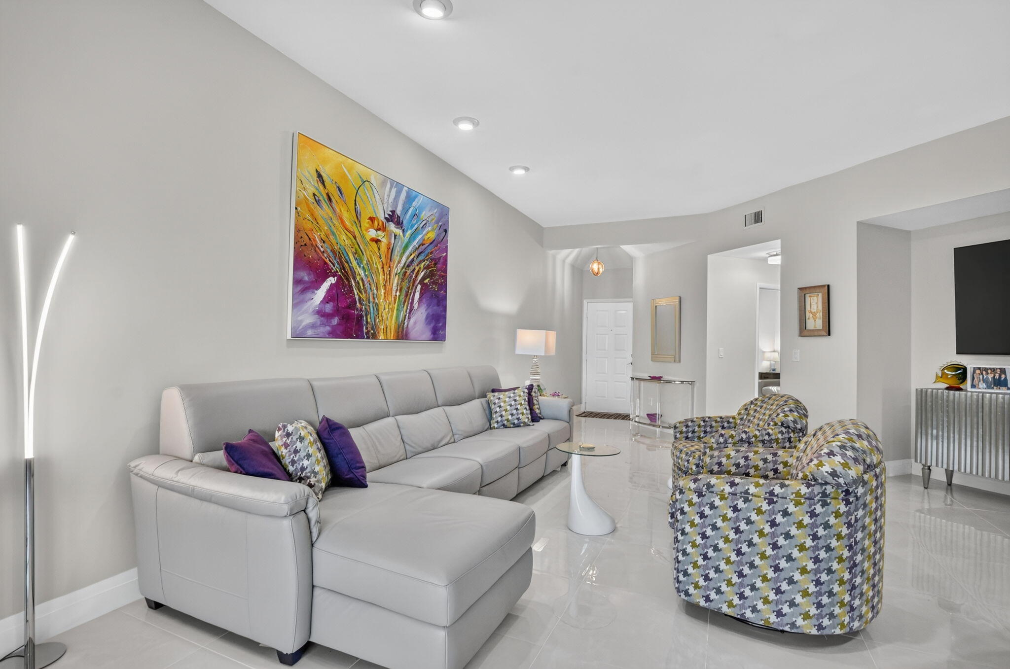 7535 La Paz Boulevard, Unit 306 Boca Raton, FL 33433 - Photo 4 of 37 living room