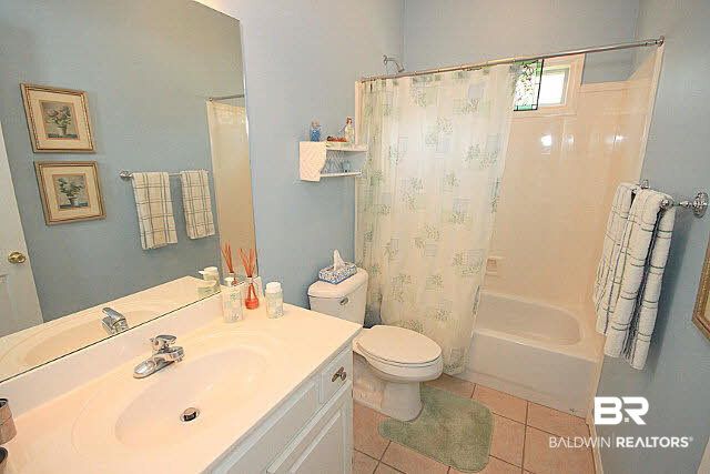 9526 Aspen Circle Daphne, AL 36527 - Photo 14 of 24 Guest Bath