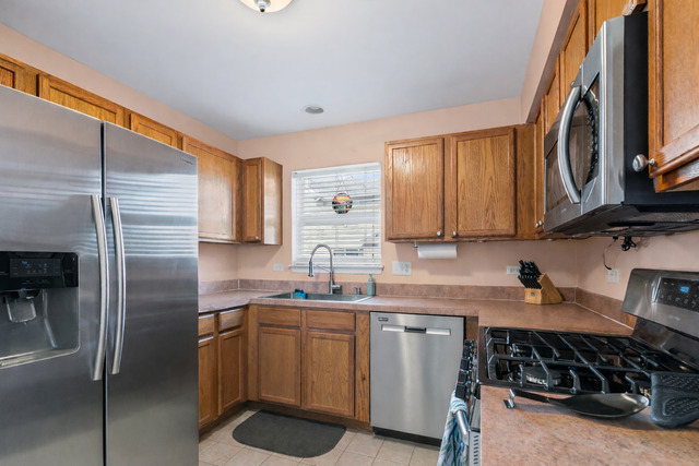 34314 North Barberry Road Round Lake Beach, IL 60073 - Photo 3 of 23