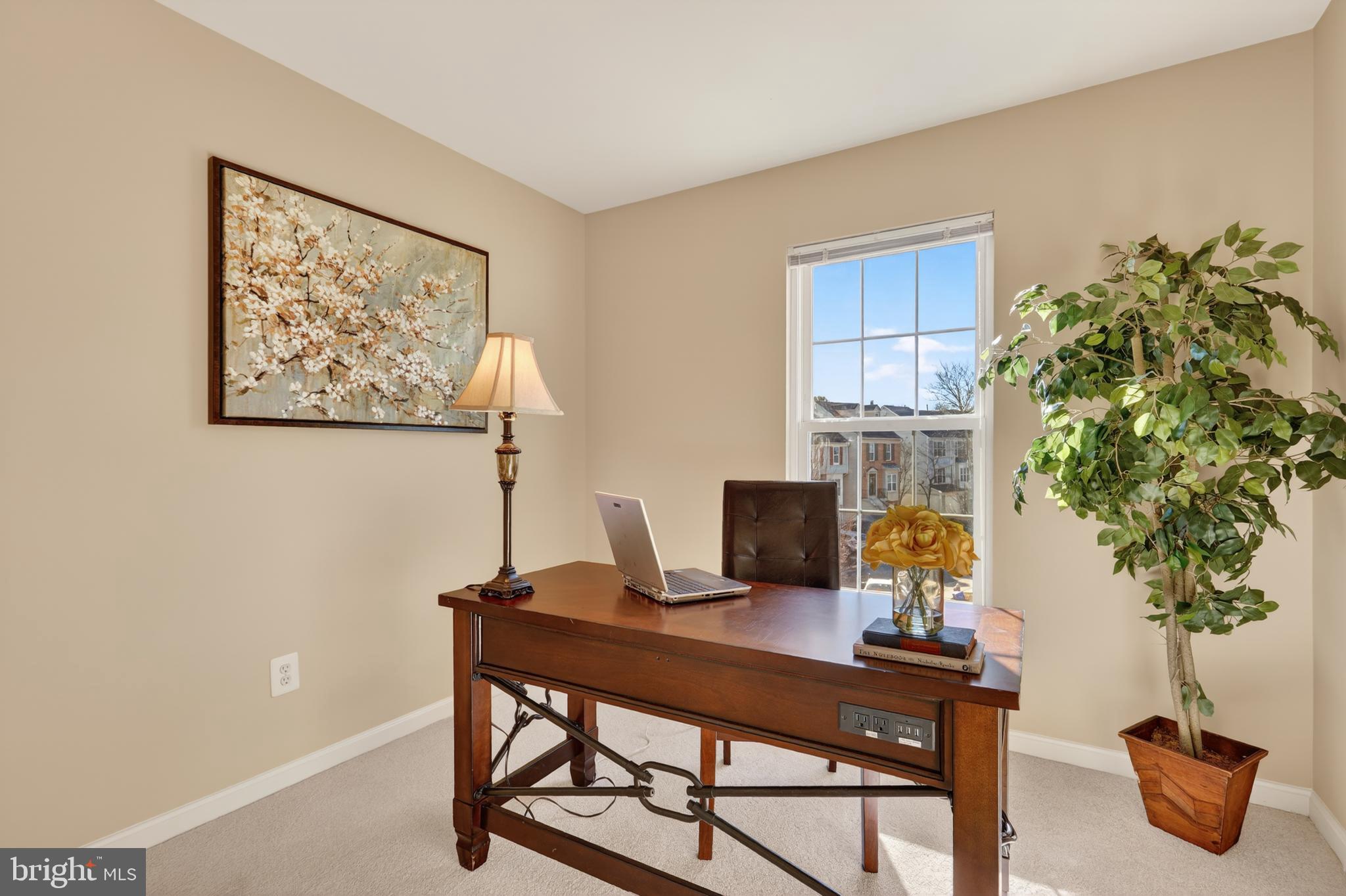 45590 Whitcomb Square Sterling, VA 20166 - Photo 26 of 43 a workspace with furniture and potted plant