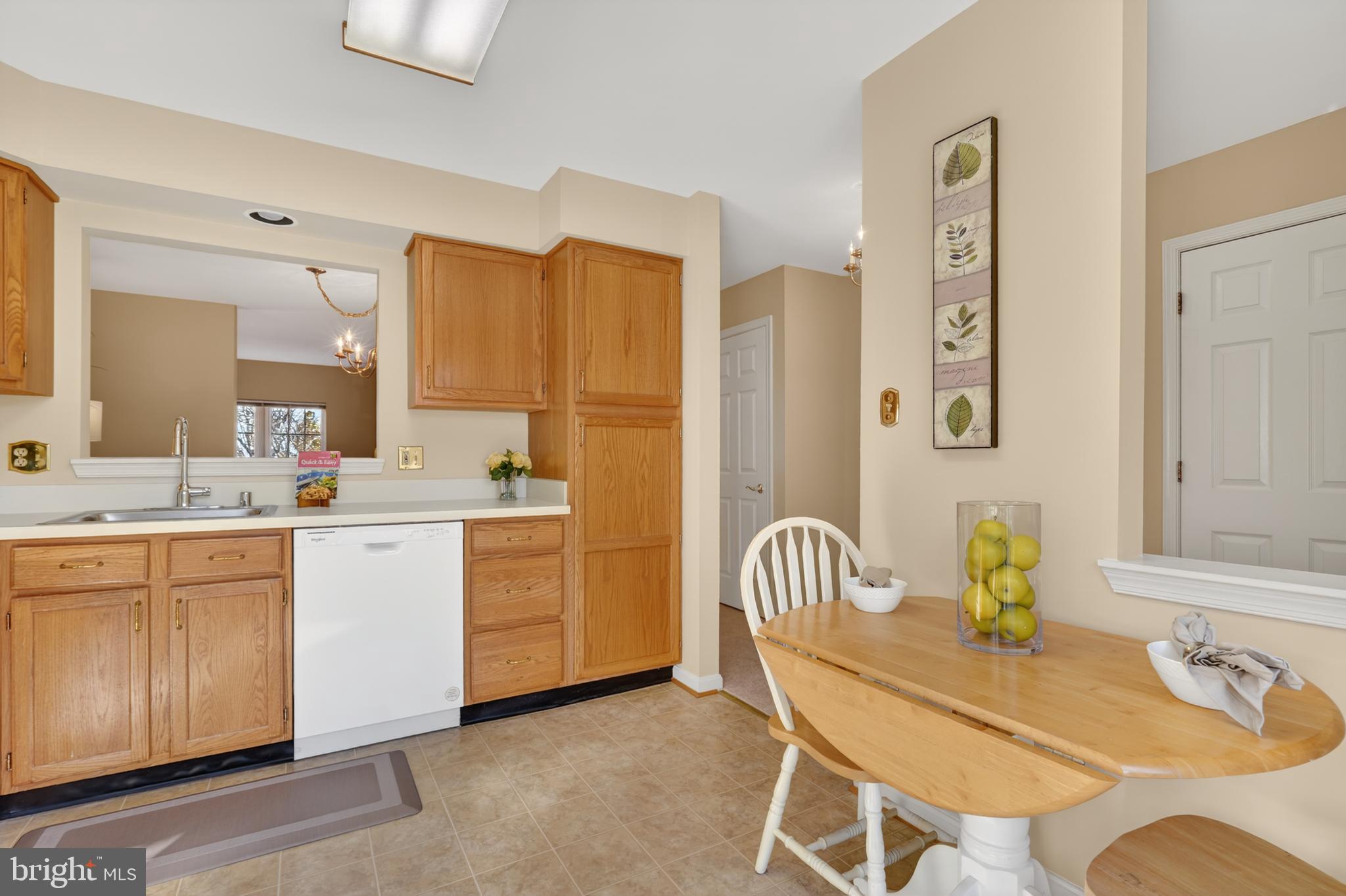 45590 Whitcomb Square Sterling, VA 20166 - Photo 4 of 43