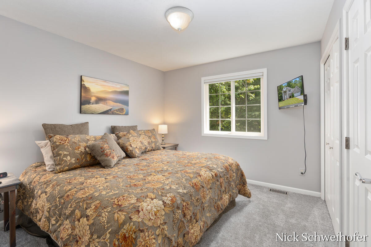 11220 Oakgrove Road Grand Haven, MI 49417 - Photo 31 of 58 11220-Oak-Grove_031