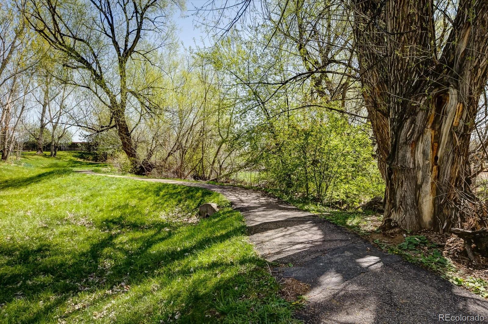 4635 Chestnut Lane, Unit 3 Boulder, CO 80301 - Photo 30 of 36 a backyard of a house with lots of green space