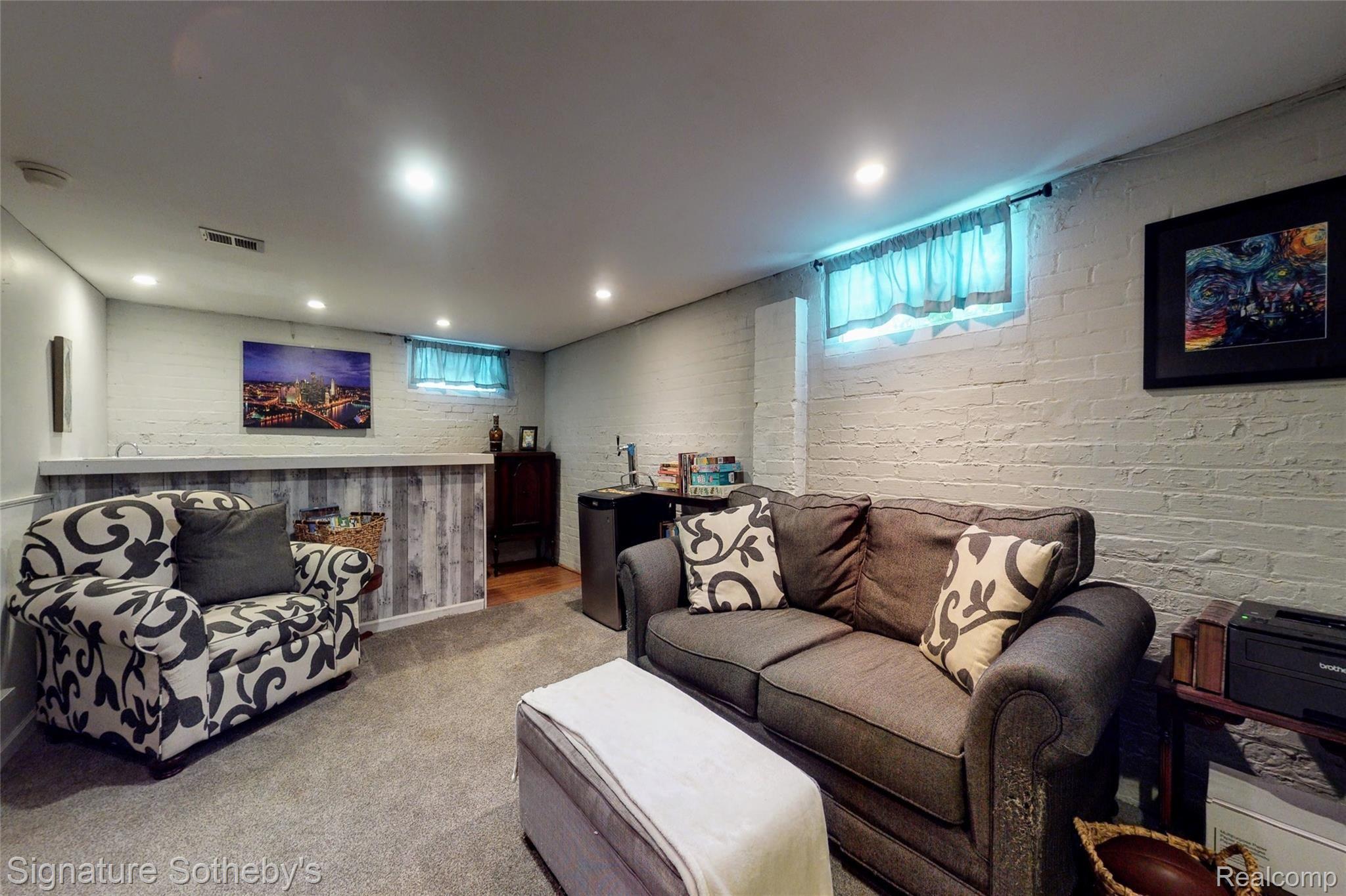 90 Mapleton Road Grosse Pointe, MI 48236 - Photo 25 of 43 Living Room1.jpg
