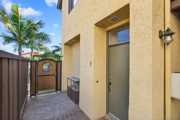 $3,100 | 4046 Iowa Street, Unit 1, San Diego, CA 92104