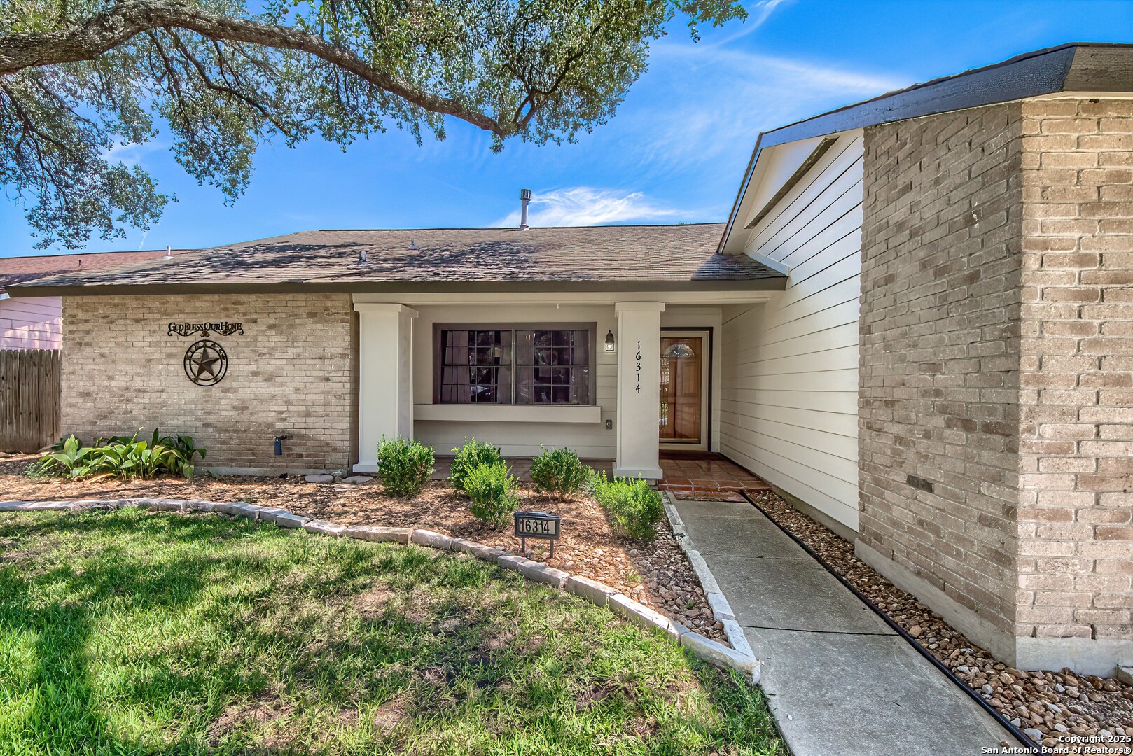 16314 Falcon Hill Street San Antonio, TX 78247 - Photo 4 of 43