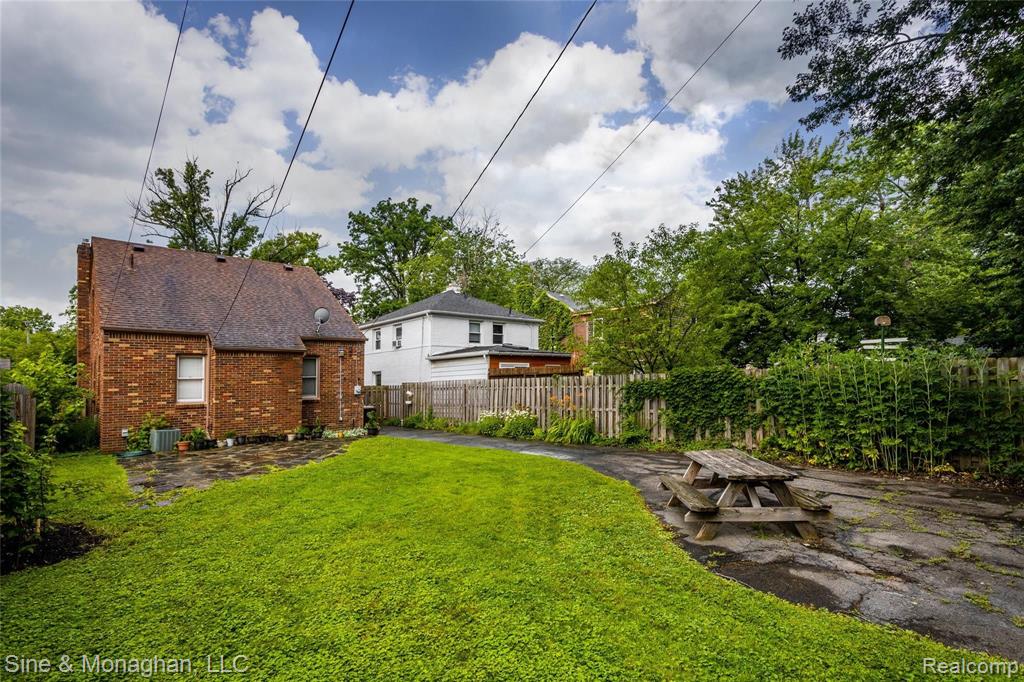1308 Hampton Road Grosse Pointe, MI 48236 - Photo 31 of 36