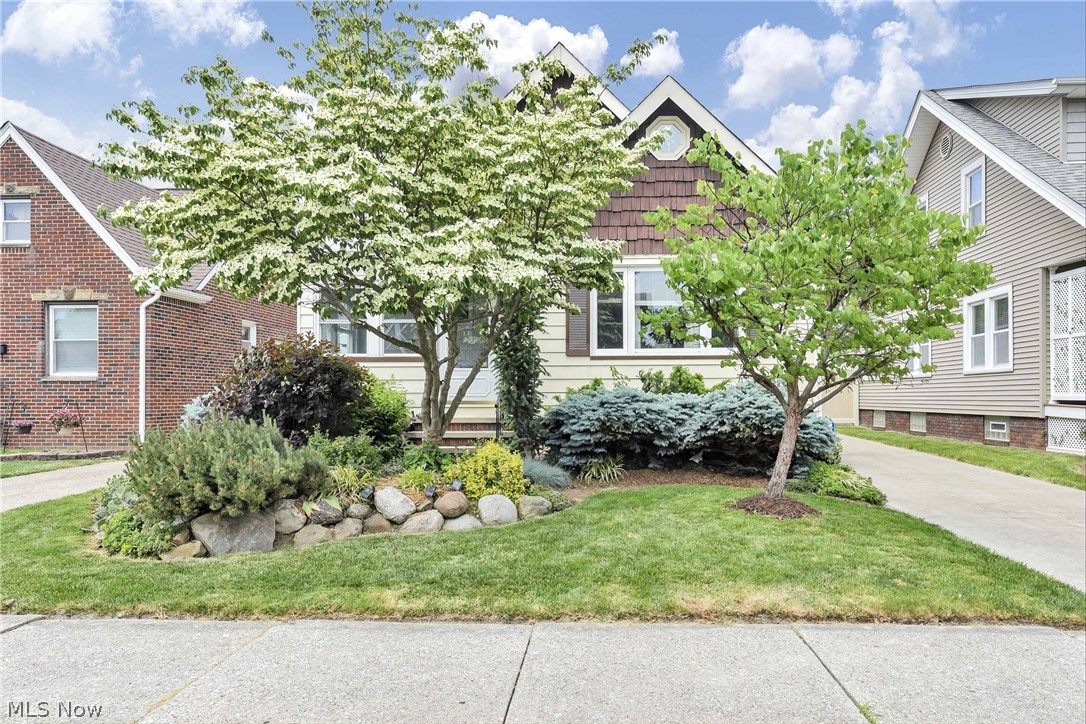 7704 Spring Garden Road Cleveland, OH 44129 - Photo 1 of 35