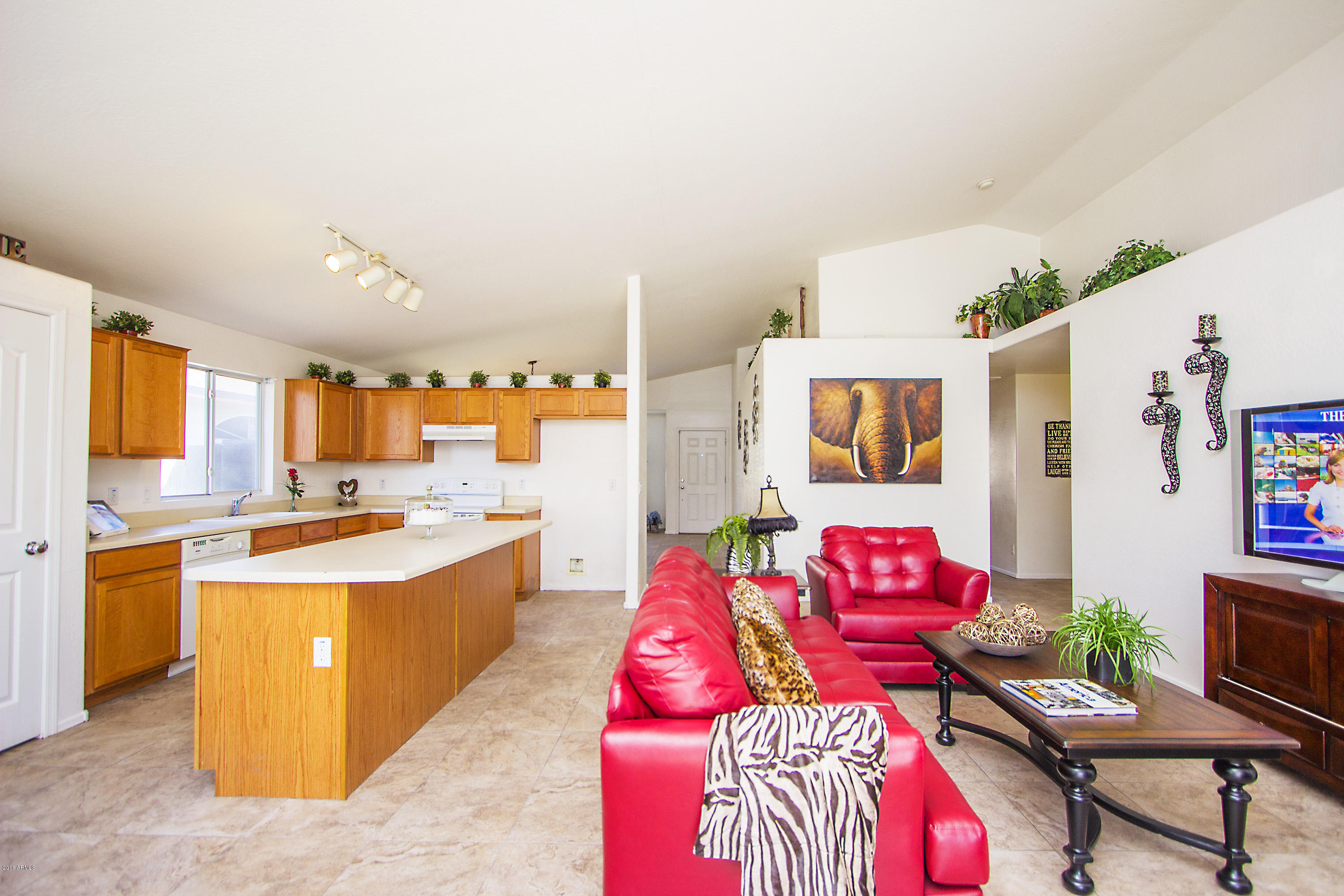 2925 West Pecan Road Phoenix, AZ 85041 - Photo 8 of 31 30