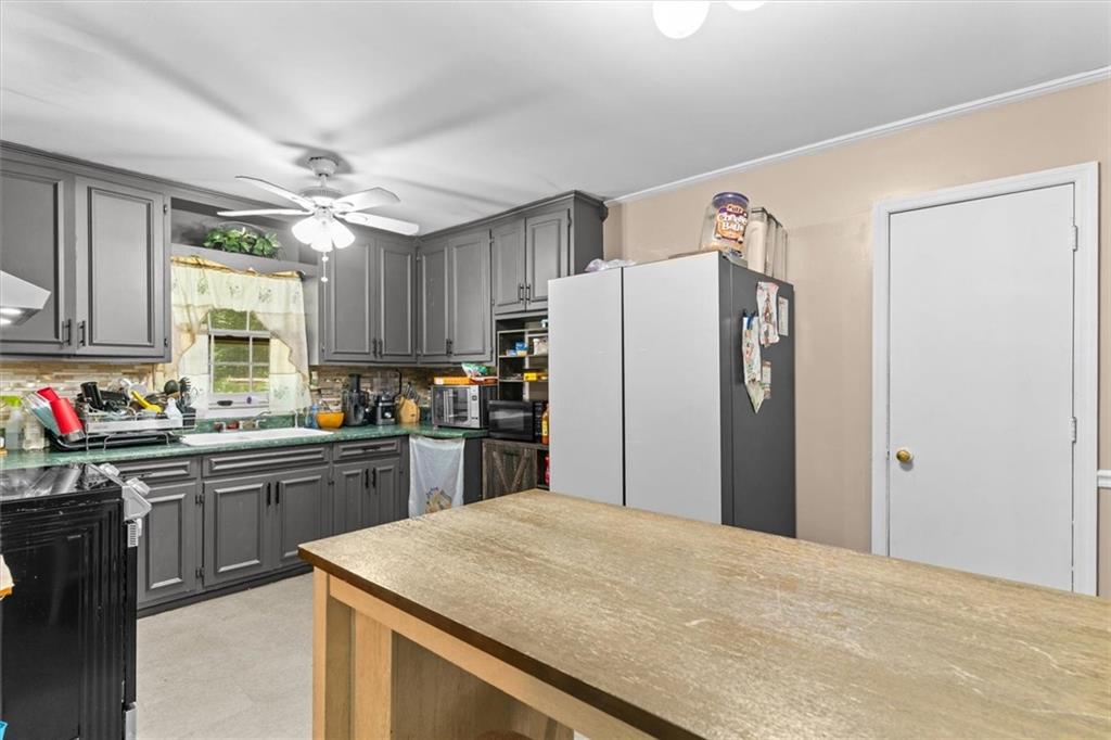 1122 Ridgeleigh Circle Dalton, GA 30720 - Photo 12 of 36 a kitchen with stainless steel appliances granite countertop a refrigerator sink and cabinets