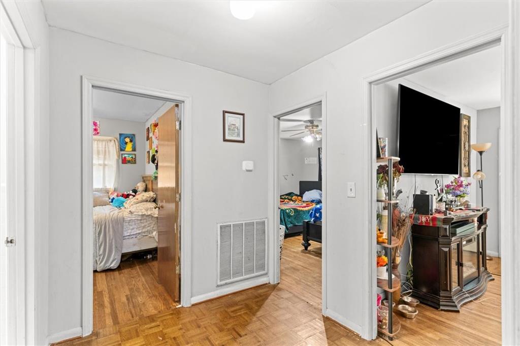 1122 Ridgeleigh Circle Dalton, GA 30720 - Photo 21 of 36 a view of a livingroom with workspace and a flat screen tv