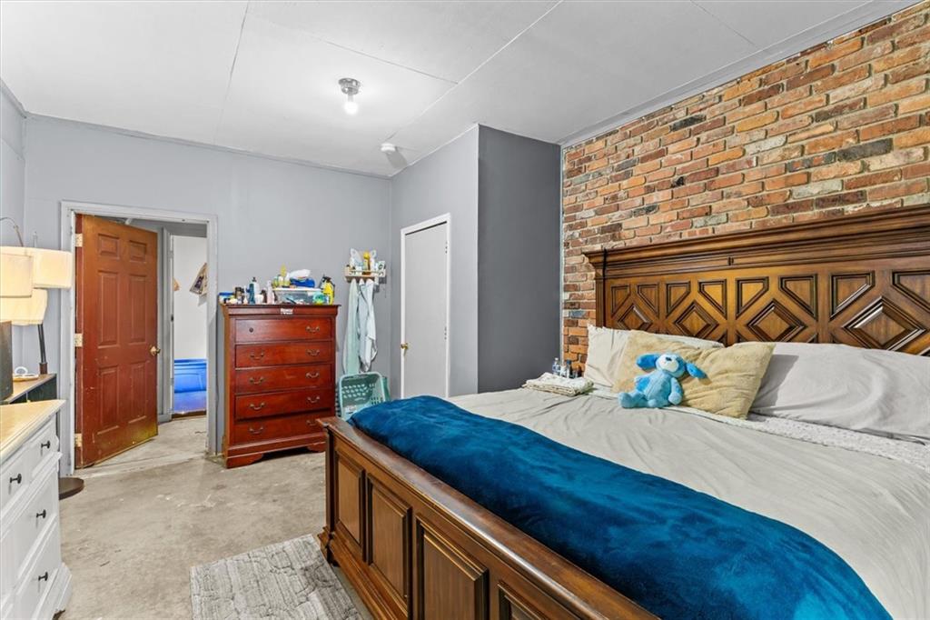 1122 Ridgeleigh Circle Dalton, GA 30720 - Photo 28 of 36 a bedroom with a bed and dresser