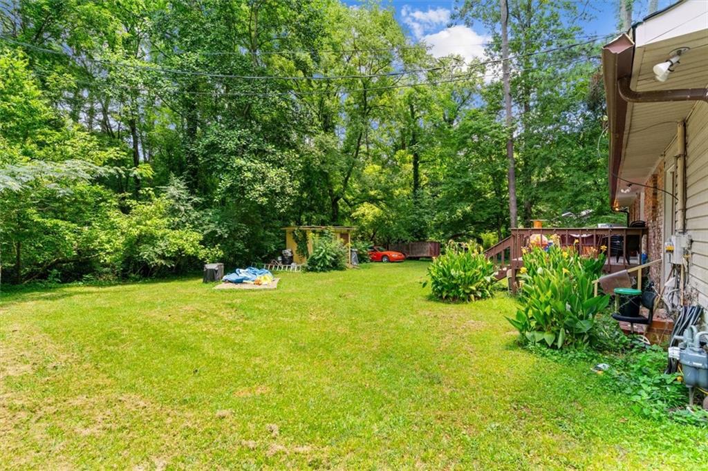 1122 Ridgeleigh Circle Dalton, GA 30720 - Photo 32 of 36 a view of a big yard with plants and large trees