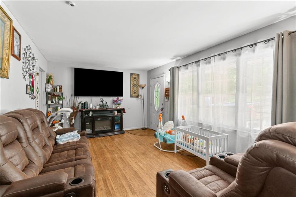 1122 Ridgeleigh Circle Dalton, GA 30720 - Photo 7 of 36 a living room with furniture and a flat screen tv