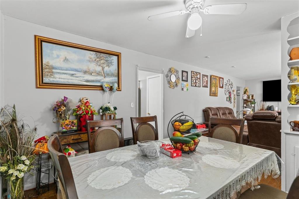 1122 Ridgeleigh Circle Dalton, GA 30720 - Photo 10 of 36 a view of a dining room with furniture
