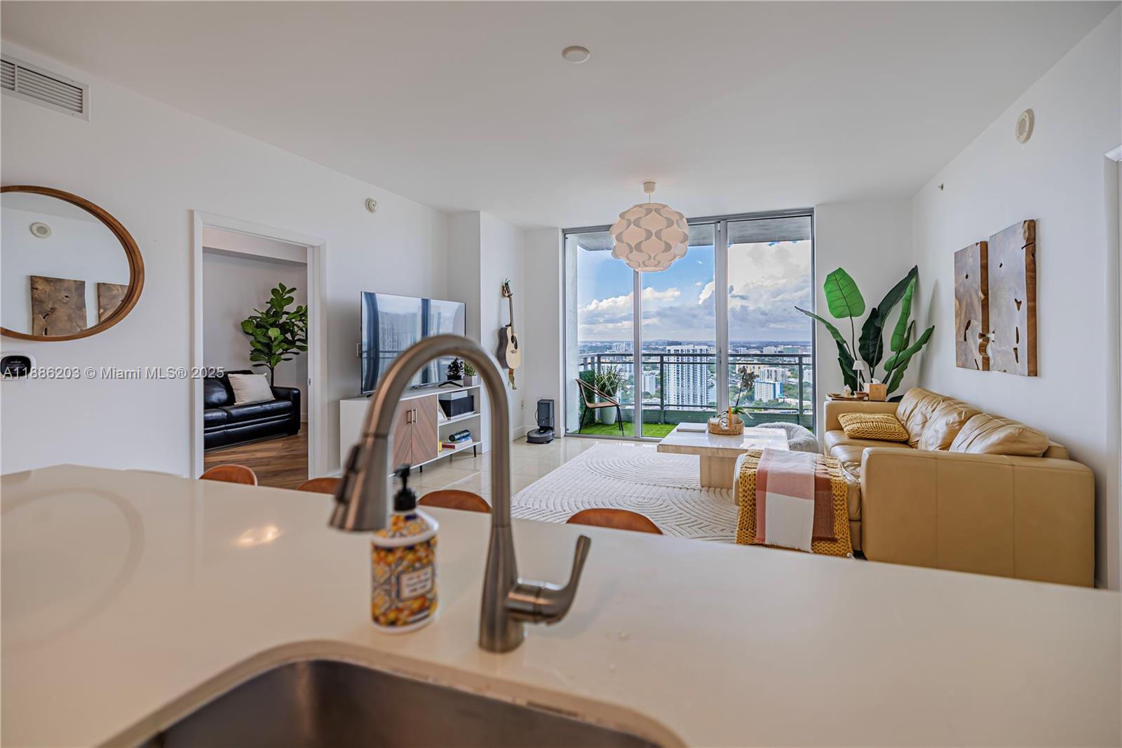 90 Southwest 3rd Street, Unit 3705 Miami, FL 33130 - Photo 6 of 45