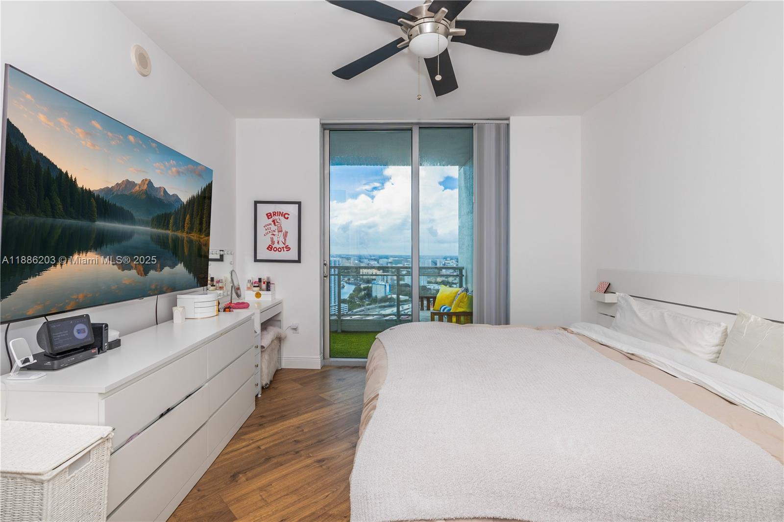 90 Southwest 3rd Street, Unit 3705 Miami, FL 33130 - Photo 10 of 45