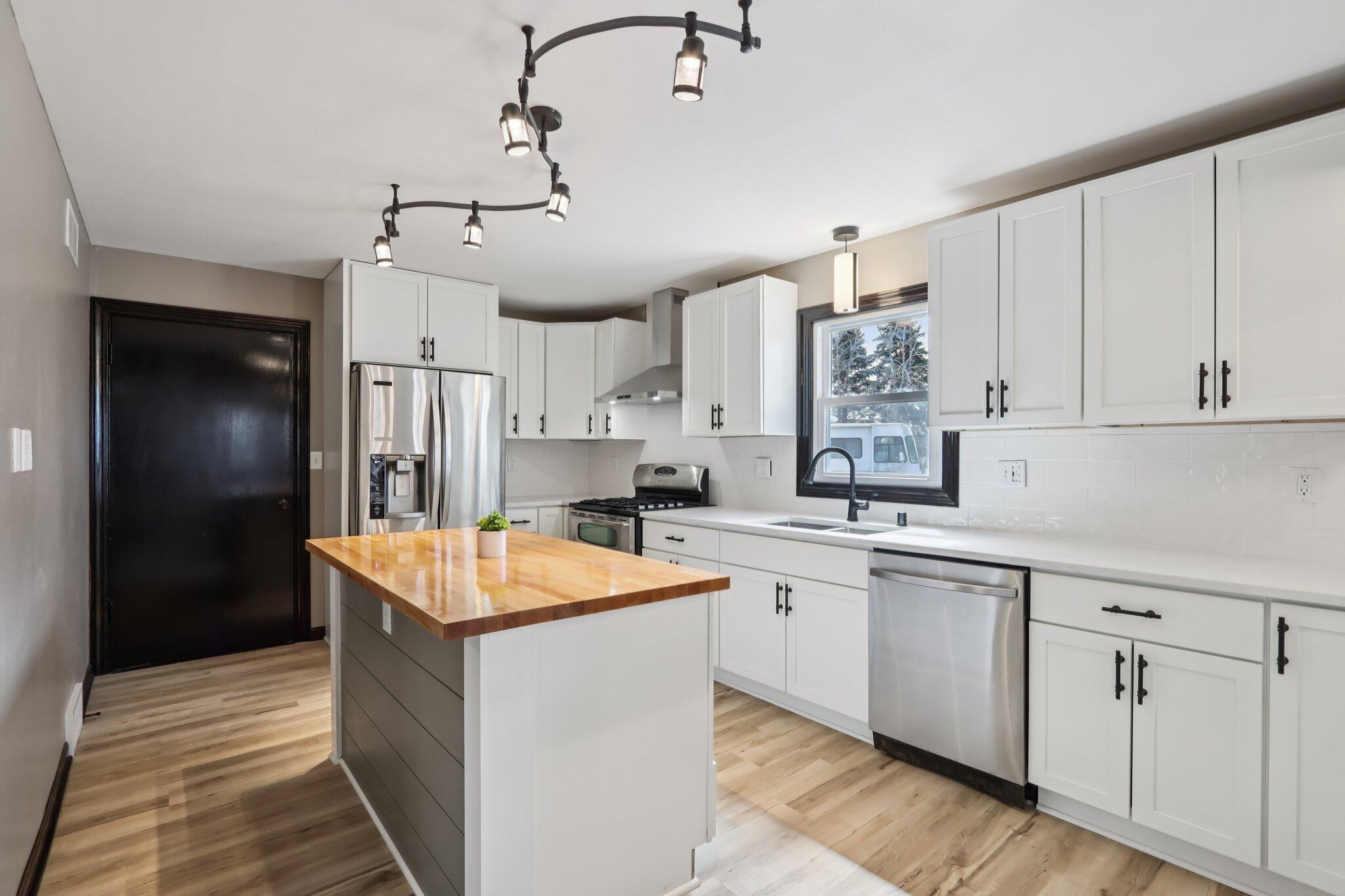 N87W36989 Mapleton Road Oconomowoc, WI 53066 - Photo 13 of 59 13-web-or-mls-N87W36989 Mapleton Rd-S020