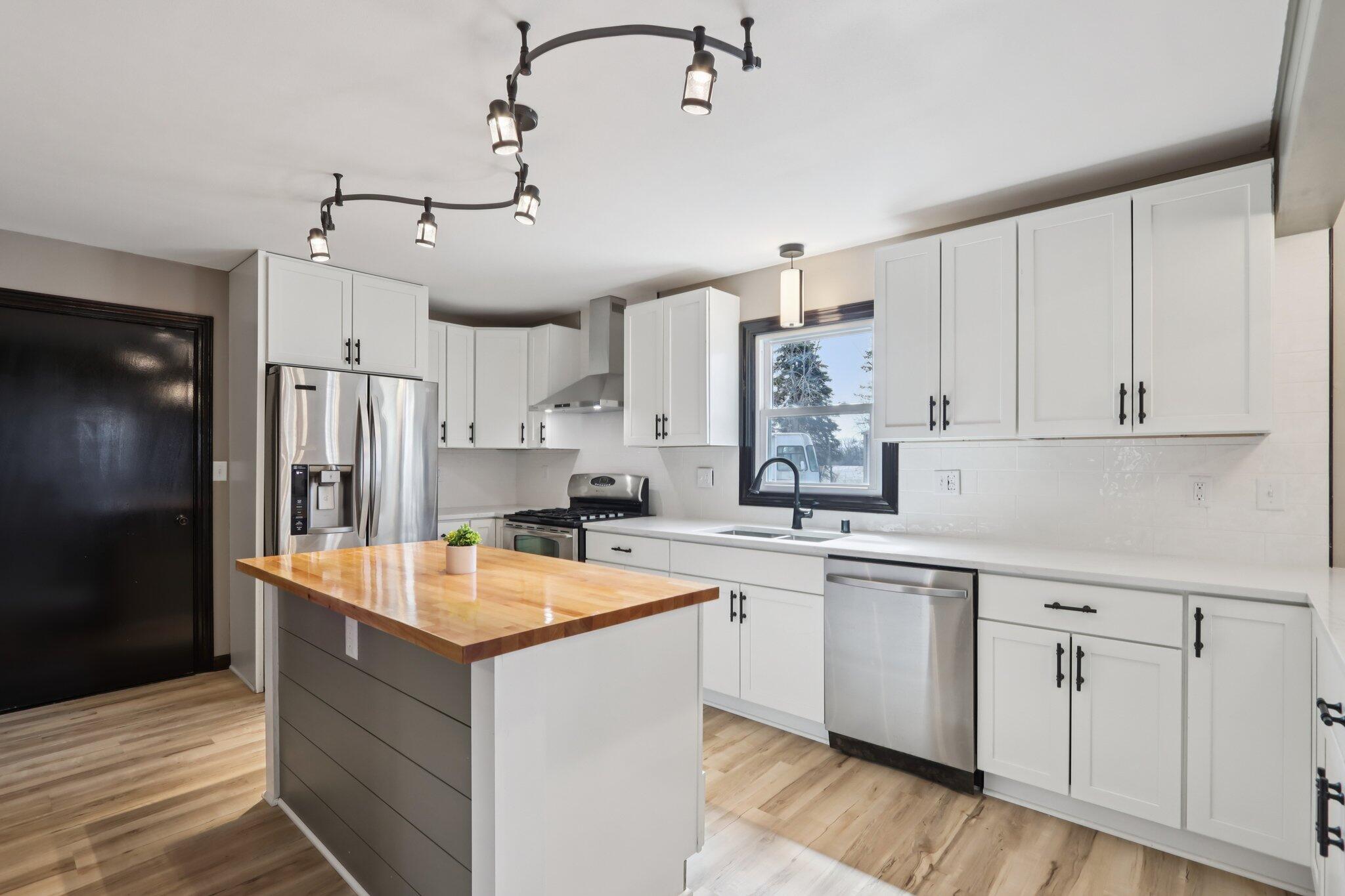 N87W36989 Mapleton Road Oconomowoc, WI 53066 - Photo 14 of 59 15-web-or-mls-N87W36989 Mapleton Rd-S020