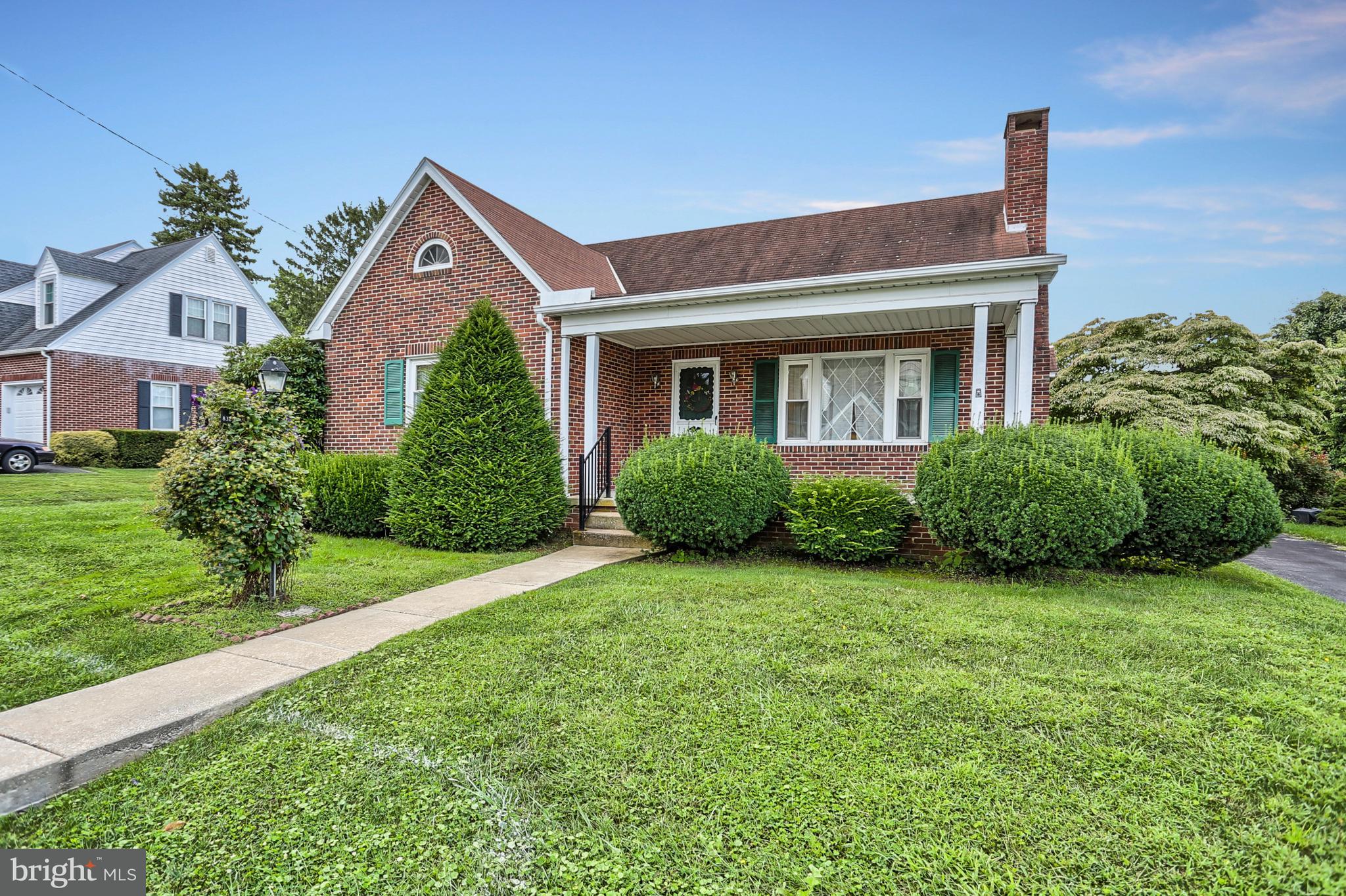 832 Grandview Road York, PA 17403 - Photo 1 of 37 Gallery Image 1
