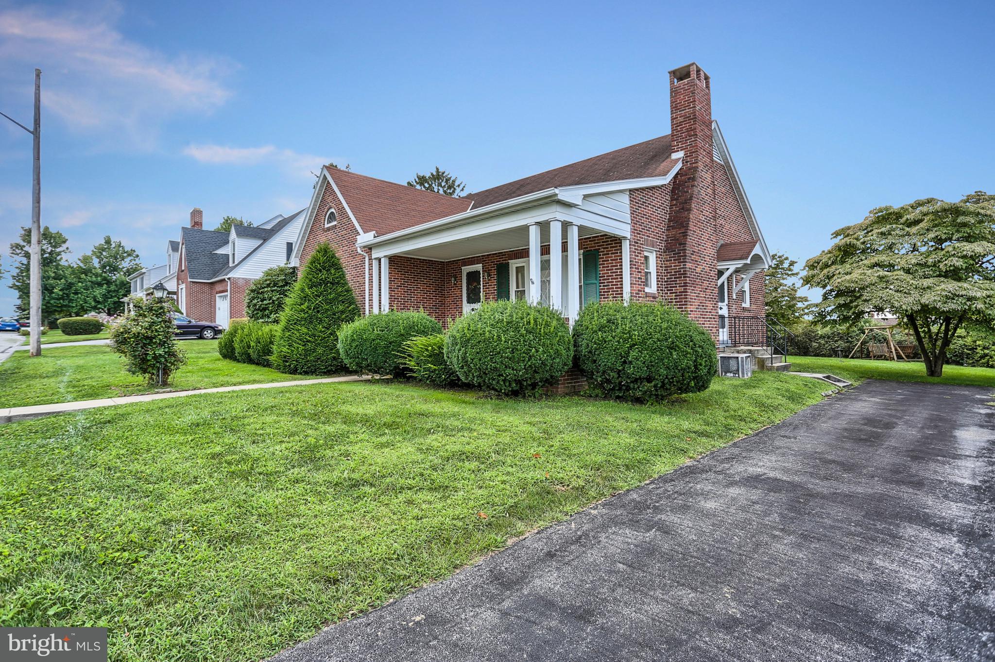 832 Grandview Road York, PA 17403 - Photo 2 of 37 Gallery Image 2