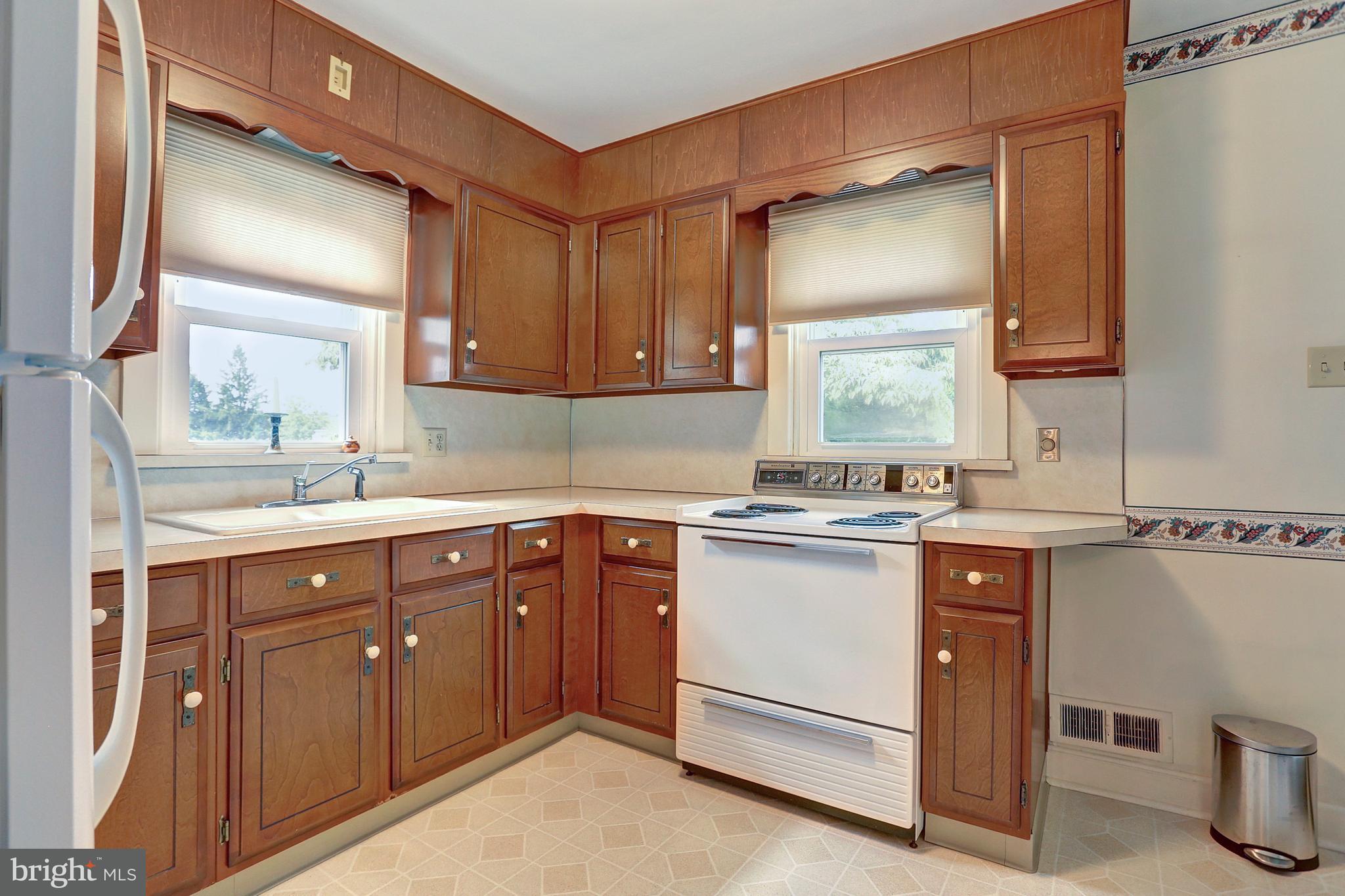 832 Grandview Road York, PA 17403 - Photo 11 of 37 Gallery Image 11