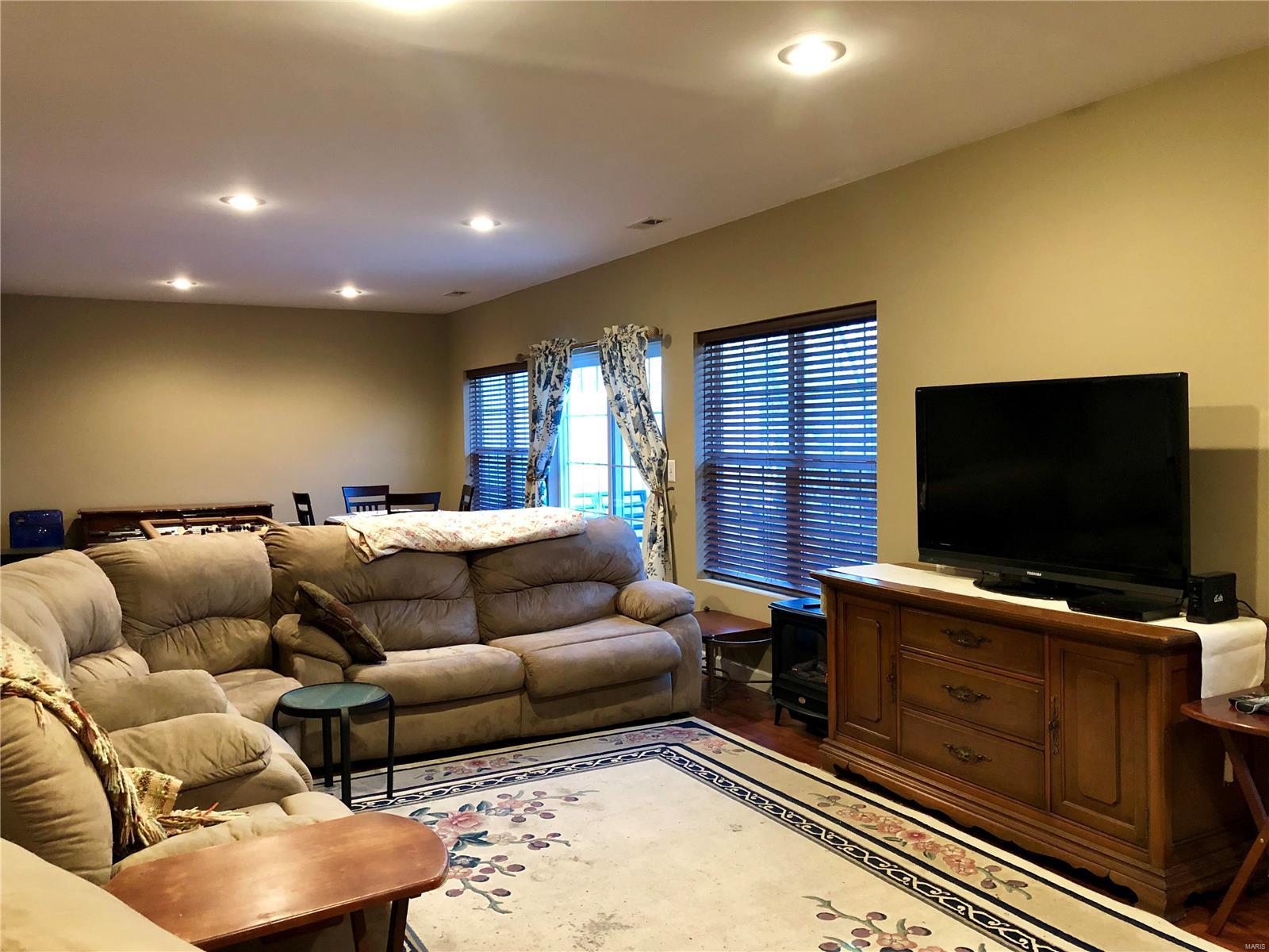 4914 Castlegate Lane Godfrey, IL 62035 - Photo 34 of 50 Gallery Image 34