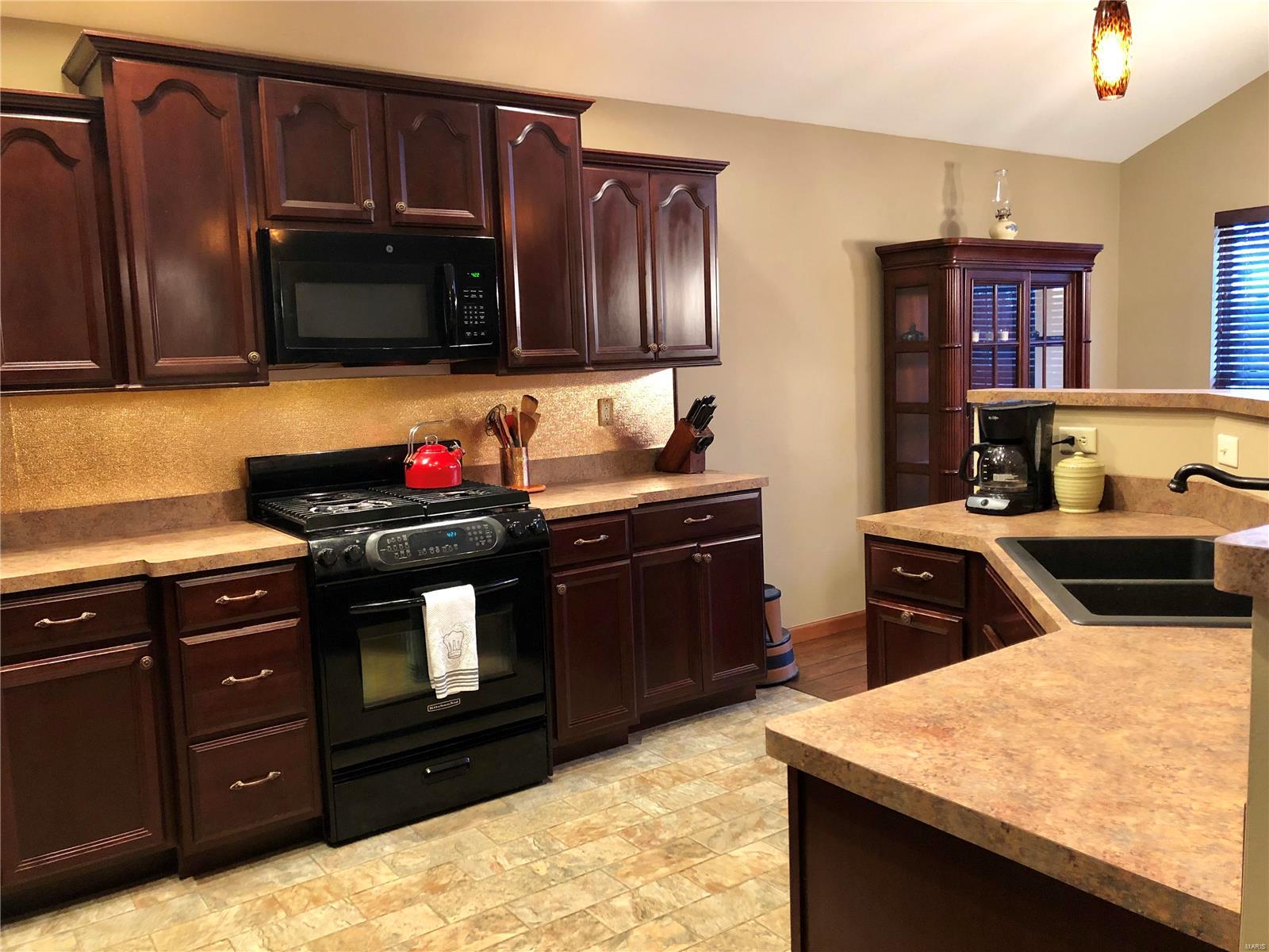 4914 Castlegate Lane Godfrey, IL 62035 - Photo 7 of 50 Gallery Image 7