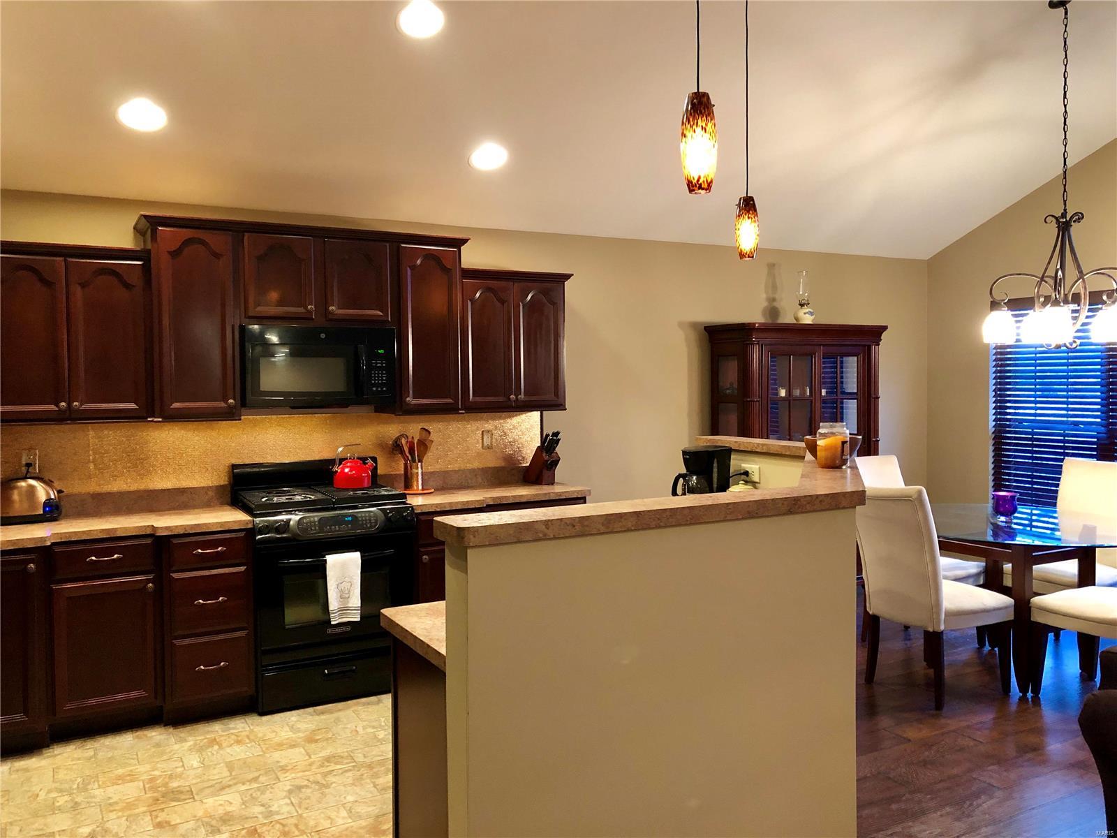 4914 Castlegate Lane Godfrey, IL 62035 - Photo 9 of 50 Gallery Image 9