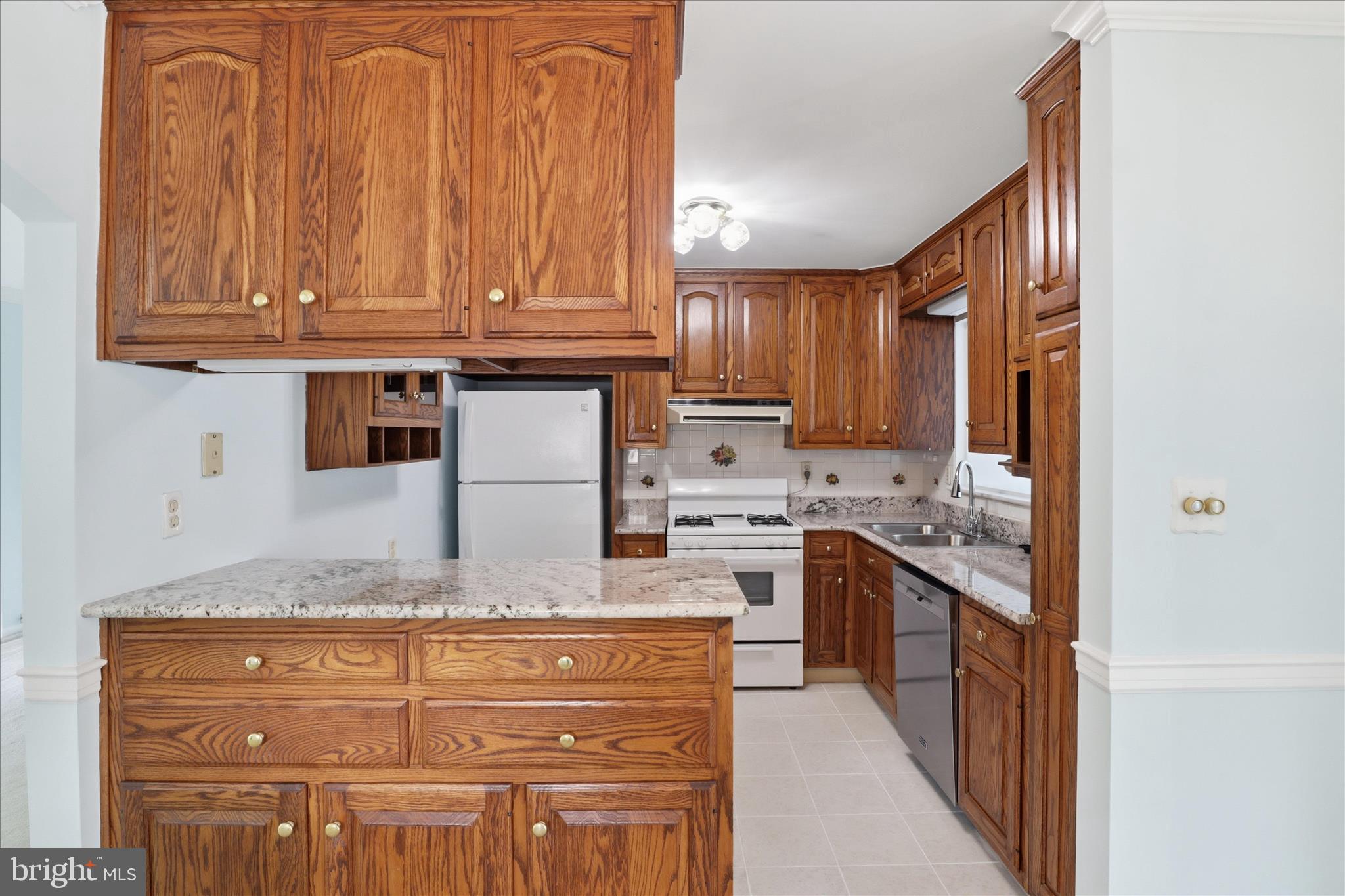 6718 Ruskin Street Springfield, VA 22150 - Photo 5 of 71 Main Level- Kitchen
