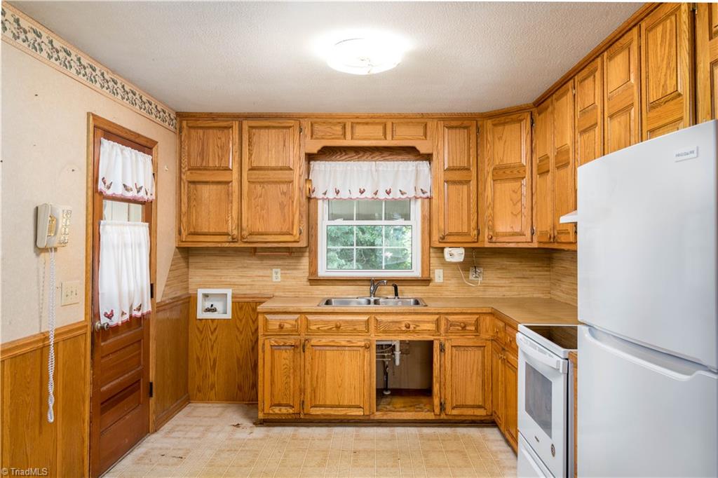 2100 Red Brush Road Mount Airy, NC 27030 - Photo 7 of 22 Gallery Image 7