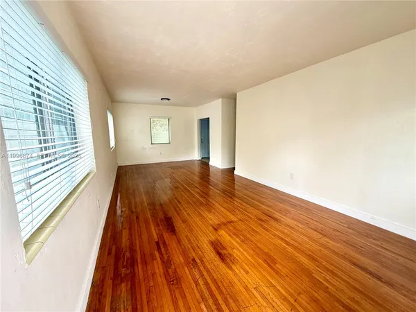 $1,900 | 325 Majorca Avenue, Unit 6, Coral Gables, FL 33134