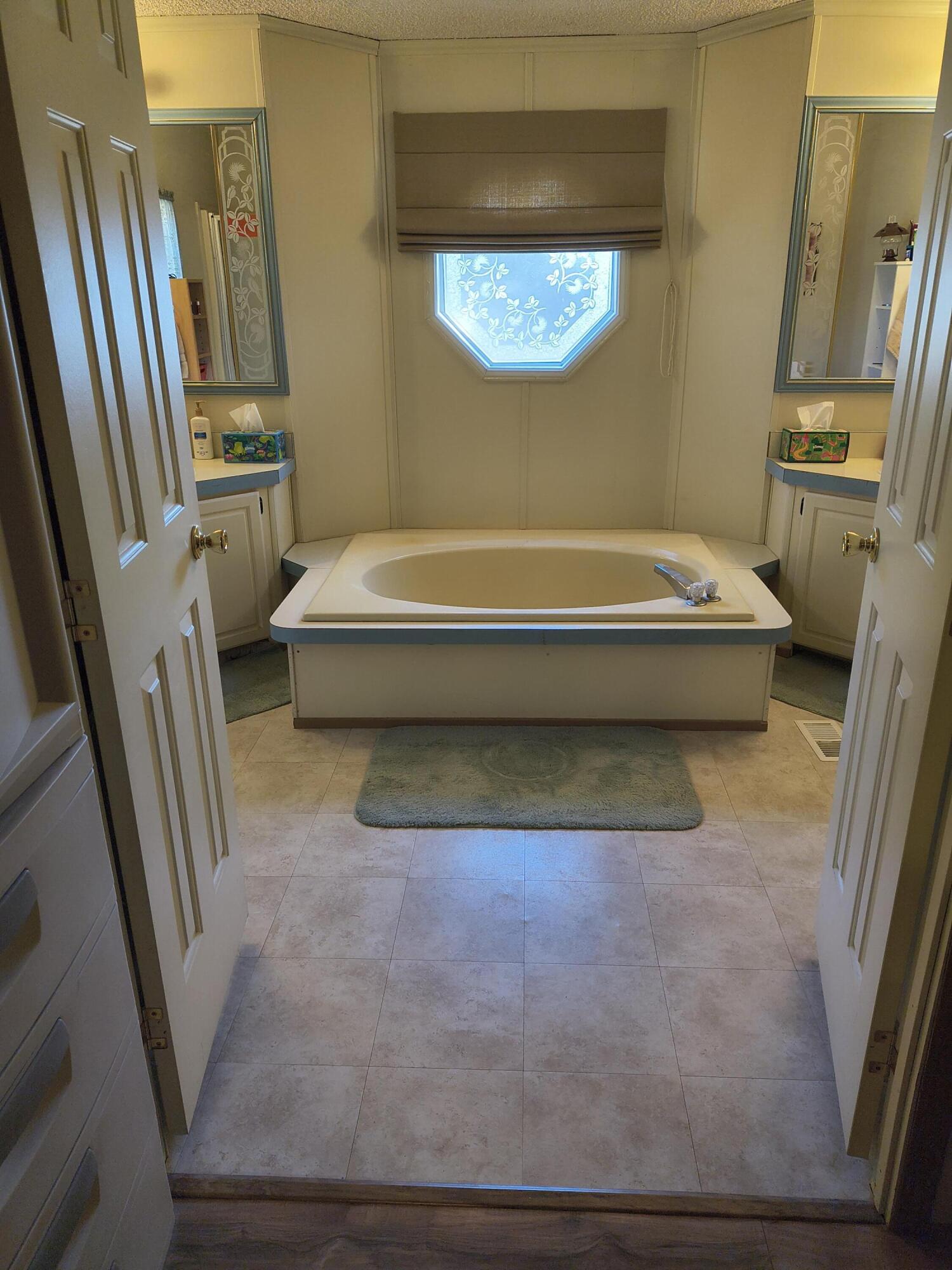 235 North Roosevelt Street Merrill, OR 97633 - Photo 25 of 27 a bathroom with sink and a bathtub