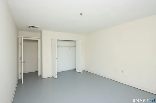 $169,000 | 1204 Whitney Avenue, Unit 204, Hamden, CT 06517