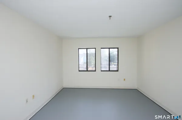 $169,000 | 1204 Whitney Avenue, Unit 204, Hamden, CT 06517